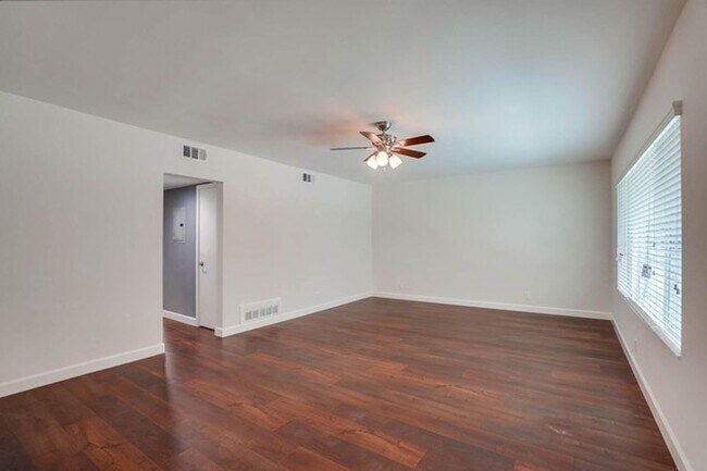 Building Photo - 920 Enterprise Ave