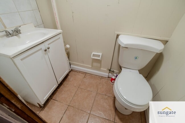 Building Photo - 751 Yale Ave