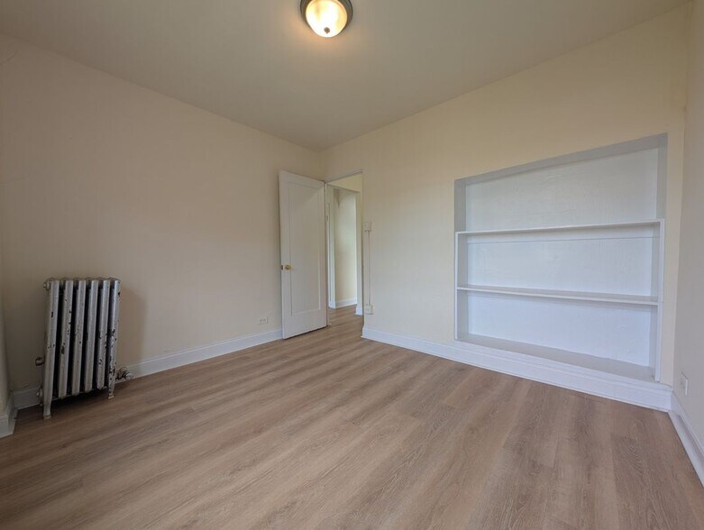 Building Photo - 5417 N Kenmore Ave