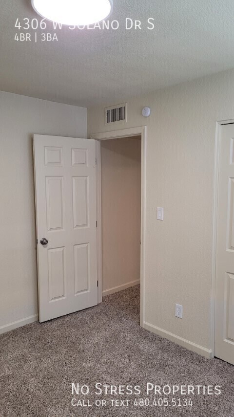 Building Photo - 4306 W Solano Dr S