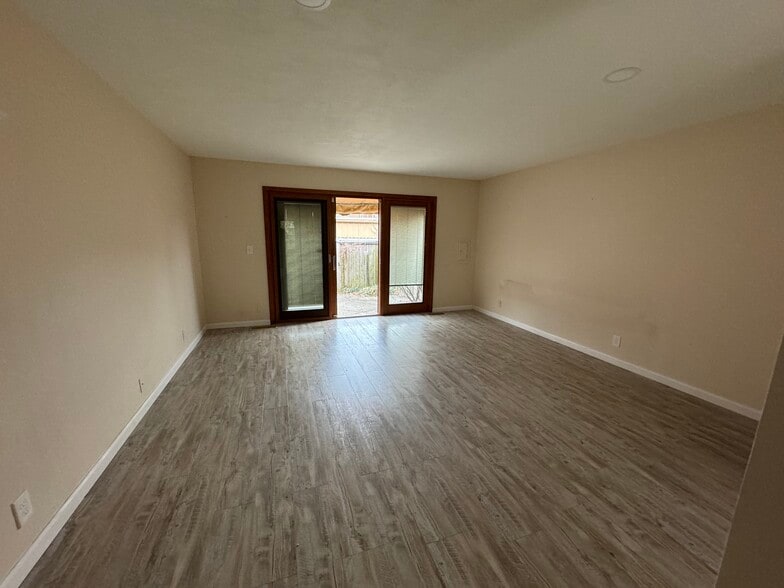 Building Photo - 5015 Hampton Ct