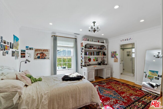 Building Photo - 643 Westholme Ave