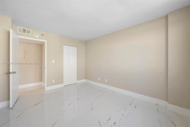 Building Photo - 770 Claughton Island Dr