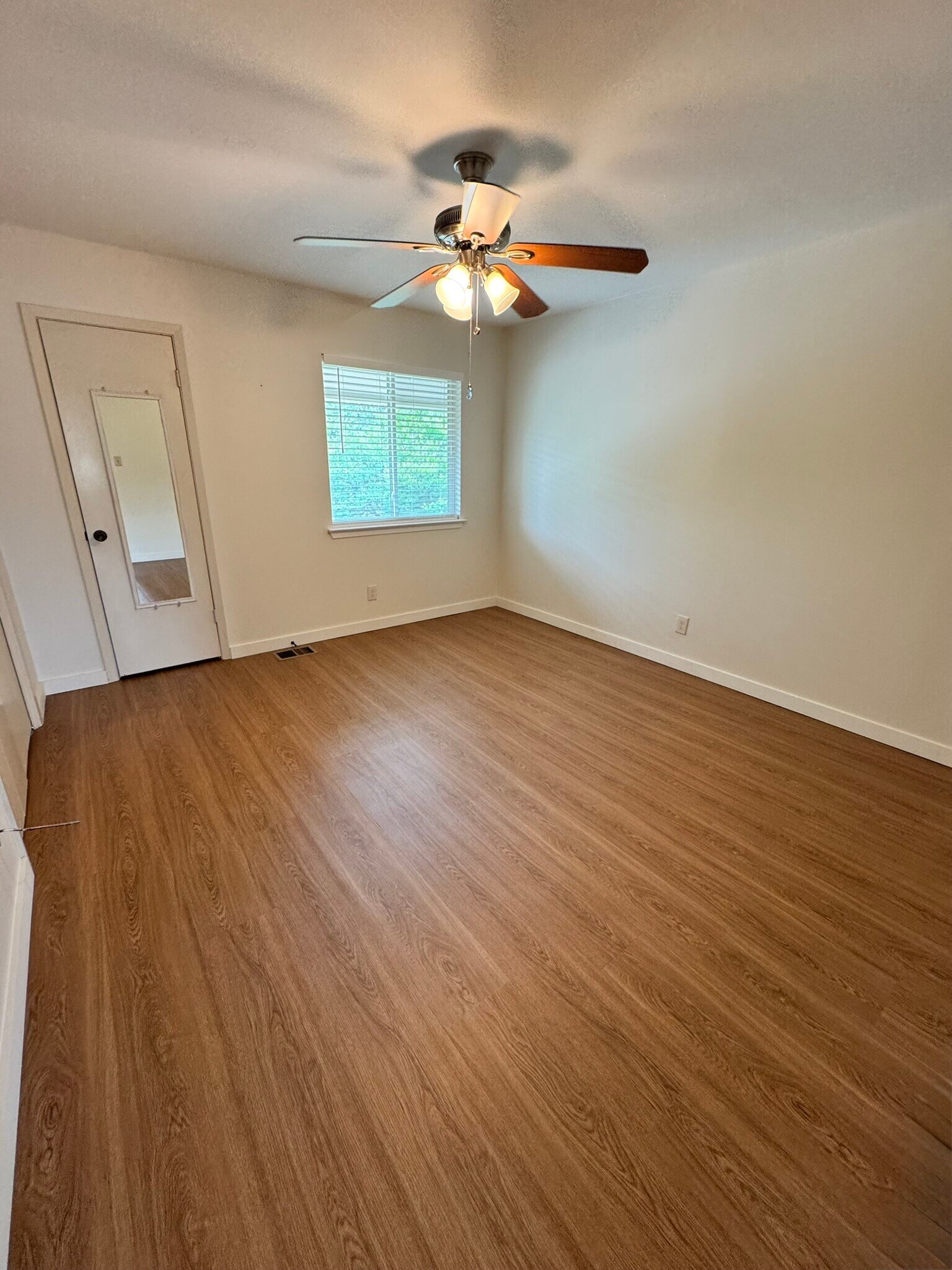 Building Photo - 3214 Crosscreek Dr