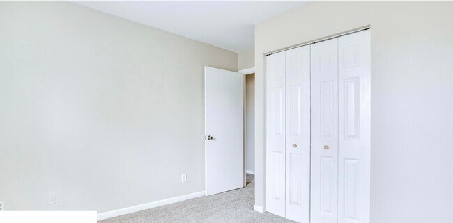 Building Photo - Live in the Heart of It All – 2BR Duplex w...