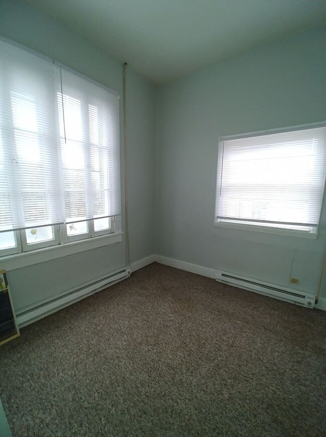 Building Photo - 911 N 9th St Rd