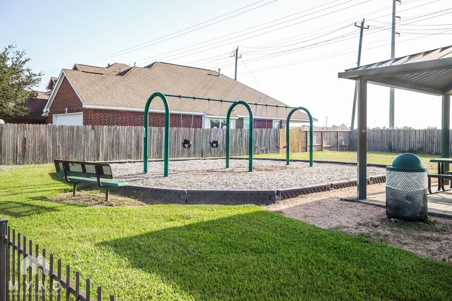 Building Photo - 4709 Meadow Way Dr
