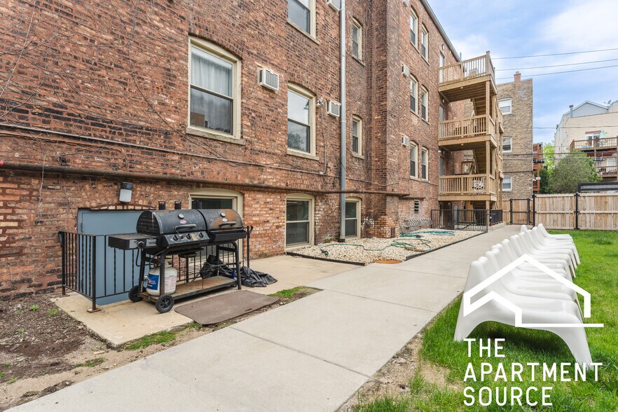 Building Photo - 4700 N Racine Ave
