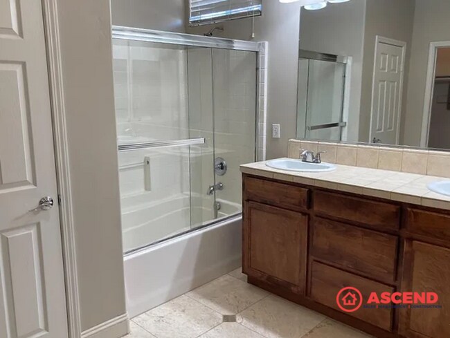 Building Photo - Alluring Home In Rosedale Area!