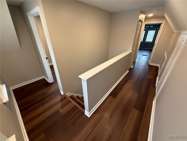 Building Photo - 307 Grandview Ave