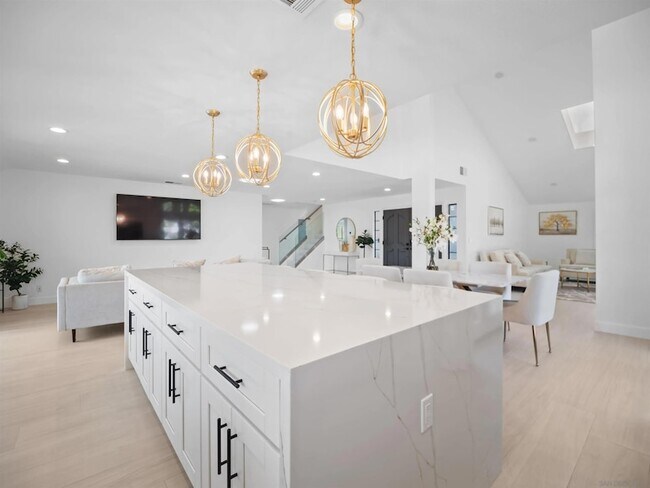 Building Photo - 11748 Via Chona