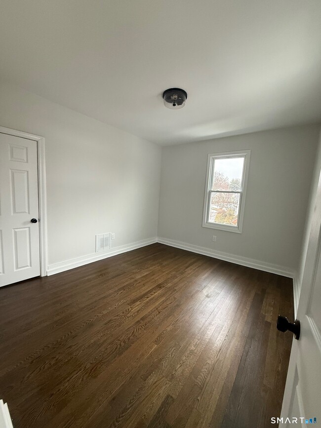 Building Photo - 349 Marlborough Terrace