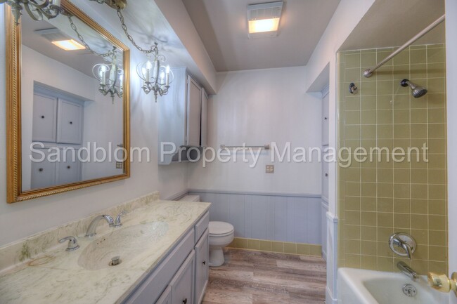 Building Photo - For Lease | South Tulsa Duplex | $1400 Rent