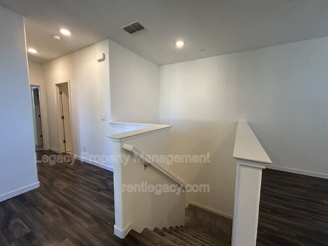 Building Photo - 3998 E Commerce Way