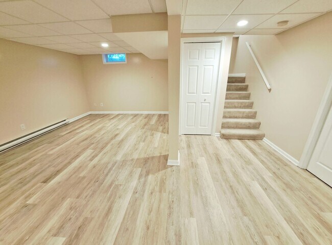 Building Photo - 417 Debbi Ct