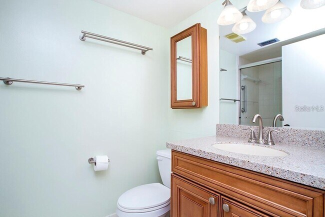 Building Photo - 2900 Cove Cay Dr