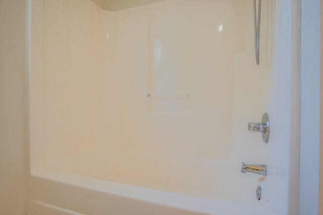 Building Photo - Don’t Miss This West Pensacola Rental — Open Floor Plan, Large Primary Suite, Outdoor Deck & Minu...