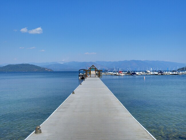 Marina - 424 Sandpoint Ave