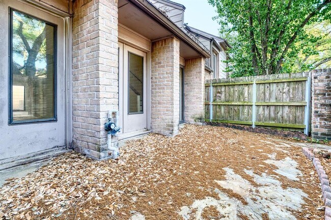 Building Photo - 5860 Sampley Way