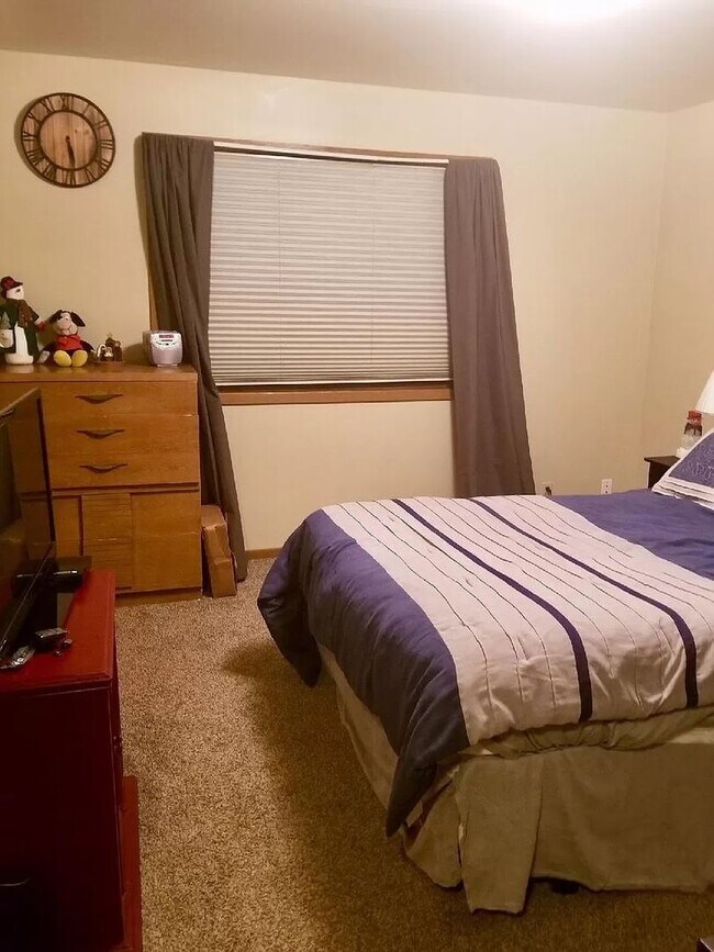 Building Photo - Southside Duplex on a Quiet Residential Street