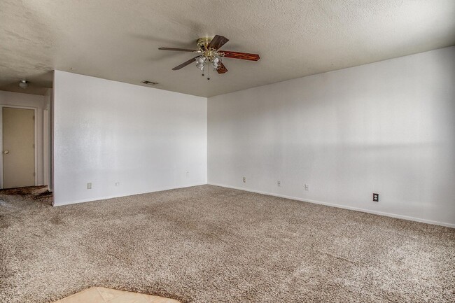 Building Photo - One Side of Very Nice Duplex West Granbury- 2 Bed, 2 Bath- 76049