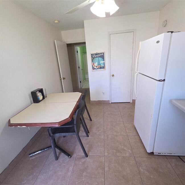 Primary Photo - 10834 Cayman Mist Dr