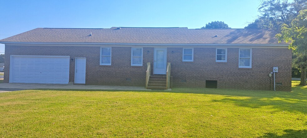 Building Photo - 206 Country Day Rd