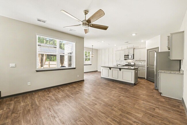 Building Photo - 111 Blossom Wood Ln