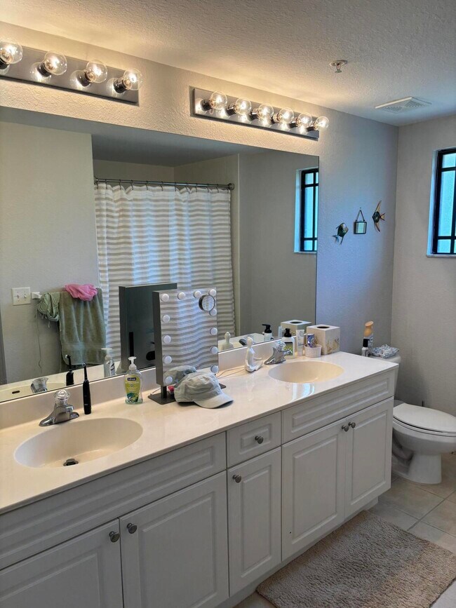 Building Photo - 3023 Alcazar Pl