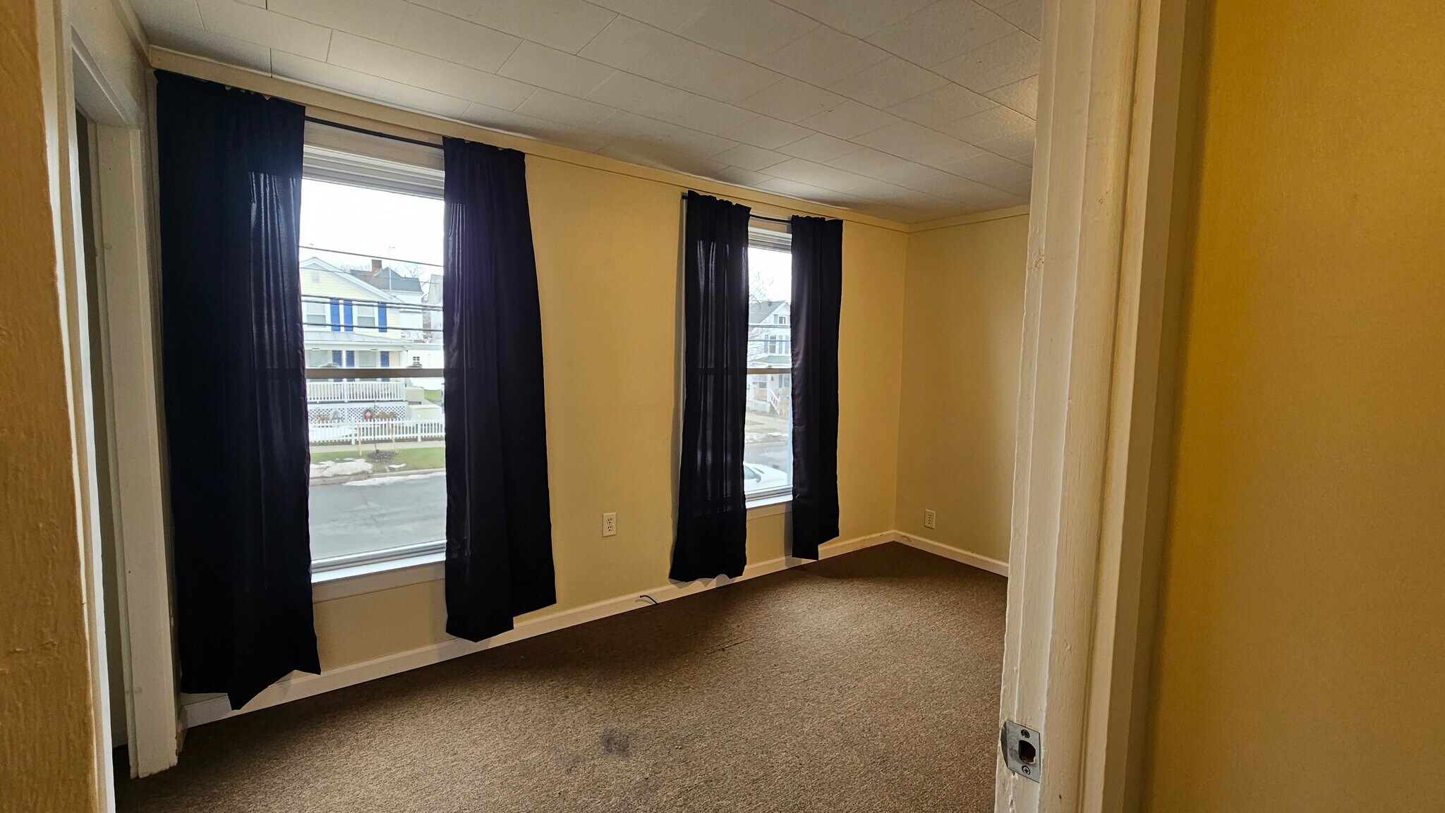 Building Photo - 160 E 2nd St