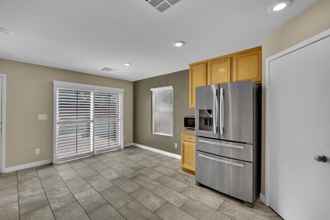 Building Photo - LOCATION IS KEY FOR SHOPPING AND SOCIALIZING