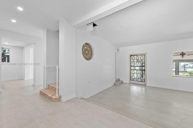 Building Photo - 5661 Pine Tree Dr