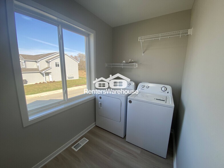 Building Photo - 7000 Lake Ridge Ave