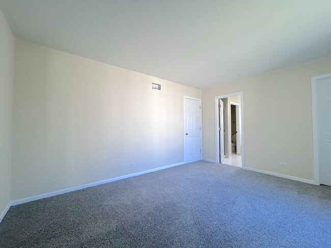 Building Photo - 2223 Periwinkle Ln