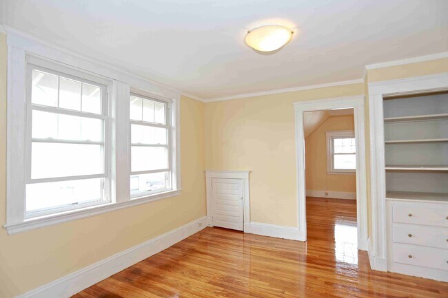 Building Photo - 259 Billings St