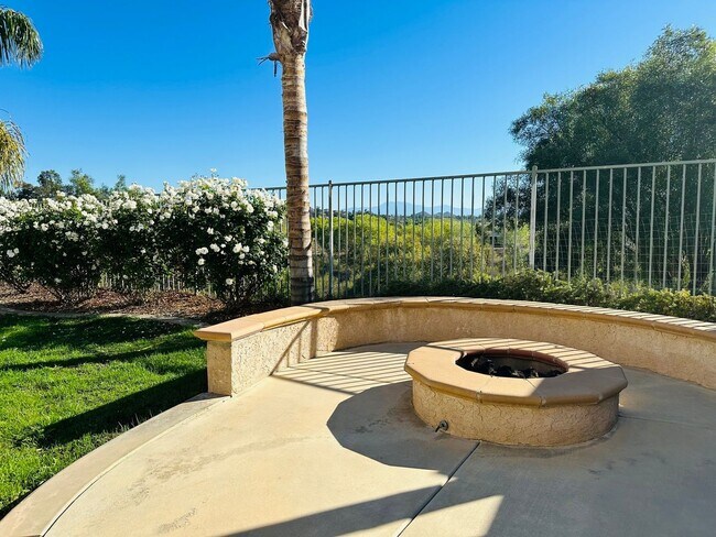 Building Photo - Oversized 5 bedroom Copper Canyon Murrieta...
