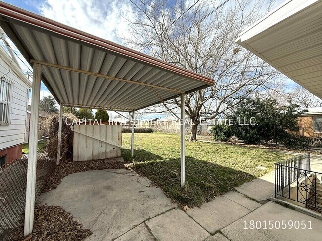 Building Photo - 421 N Oakley St