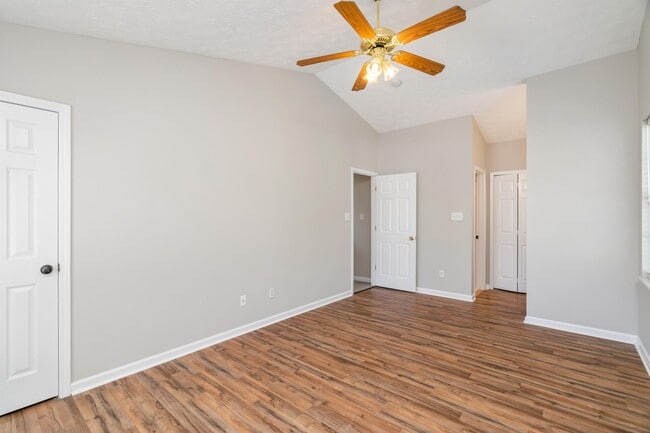 Building Photo - 8295 Oak Terrace Ln