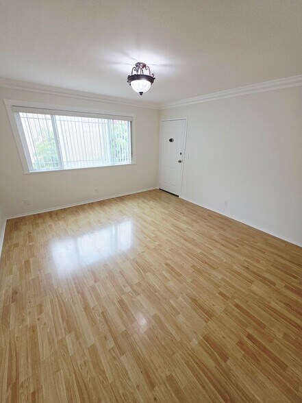 Building Photo - 319 Concord St