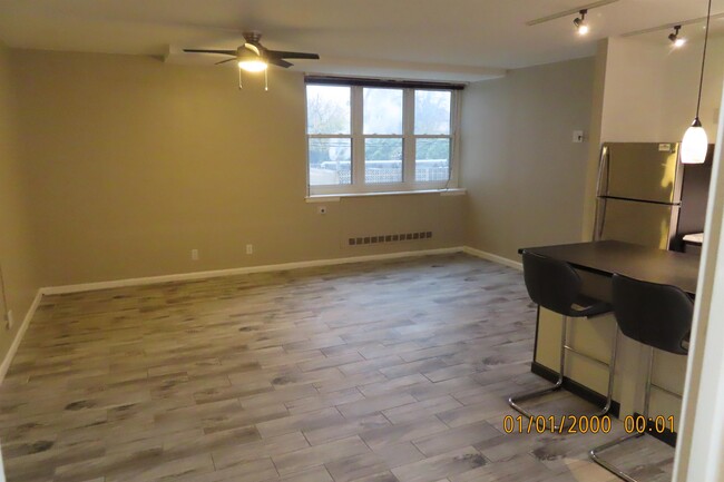 Building Photo - 1620 E Broad St