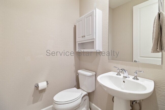 Building Photo - 17171 W Thousand Oaks St