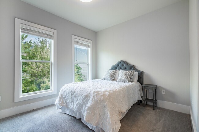 Building Photo - Furnished, short-term lease available now ...