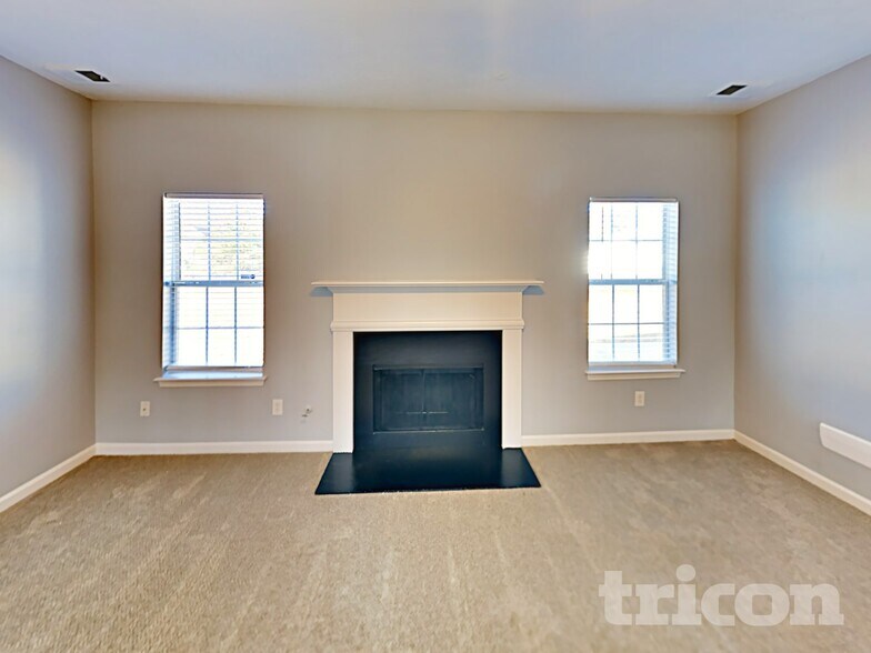 Building Photo - 12755 N Hill Dr