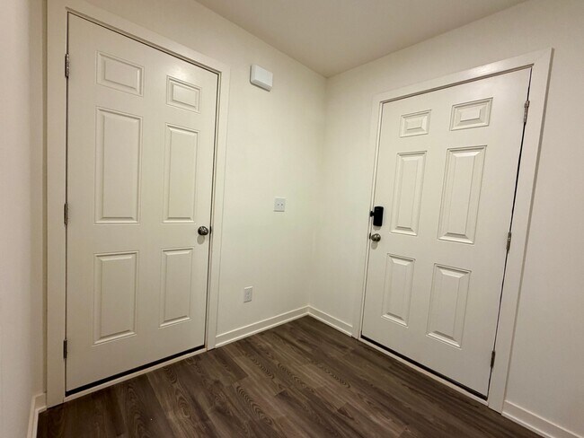 Building Photo - 844 Pine Cone Ln