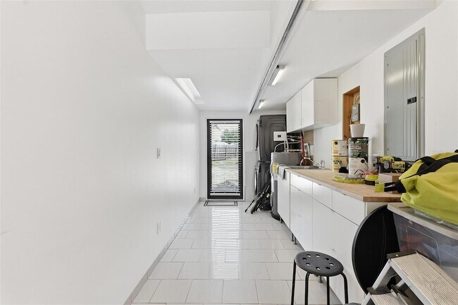 Building Photo - 6336 S Lansdale Cir
