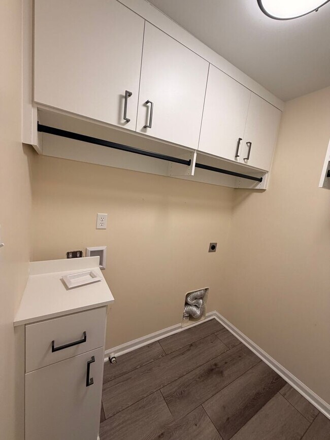 Building Photo - 42 Kilverstone Way