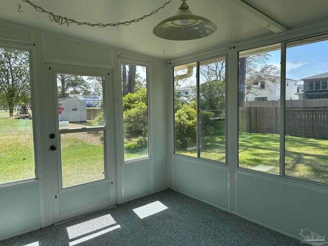 Building Photo - 5511 Custer Dr