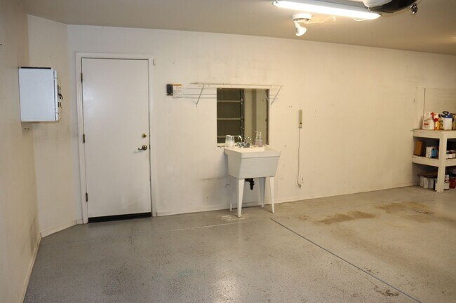 Building Photo - 4943 W Rosebay Dr