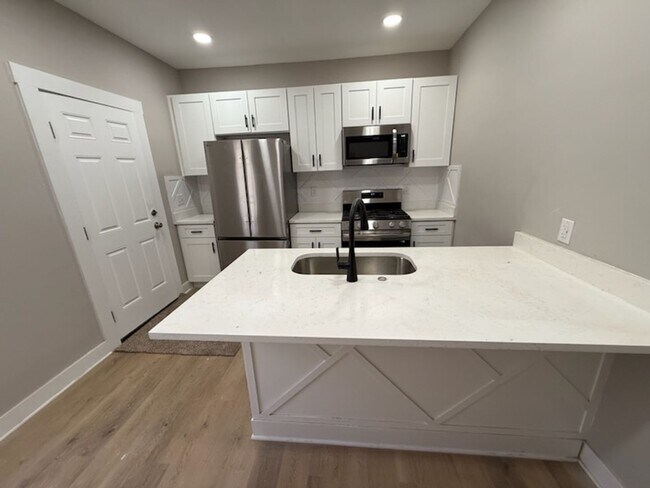 Building Photo - 1378-1380 Hamlet (Park)