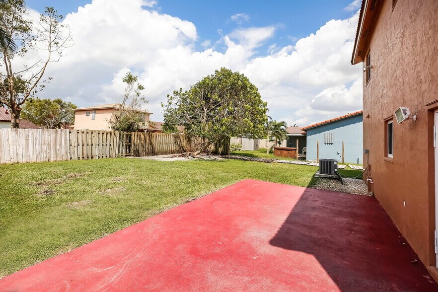 Building Photo - 17938 SW 154 Ct